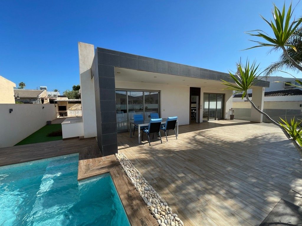 Terrassa de Casa o xalet en venda en Cartagena amb Aire condicionat, Terrassa i Piscina