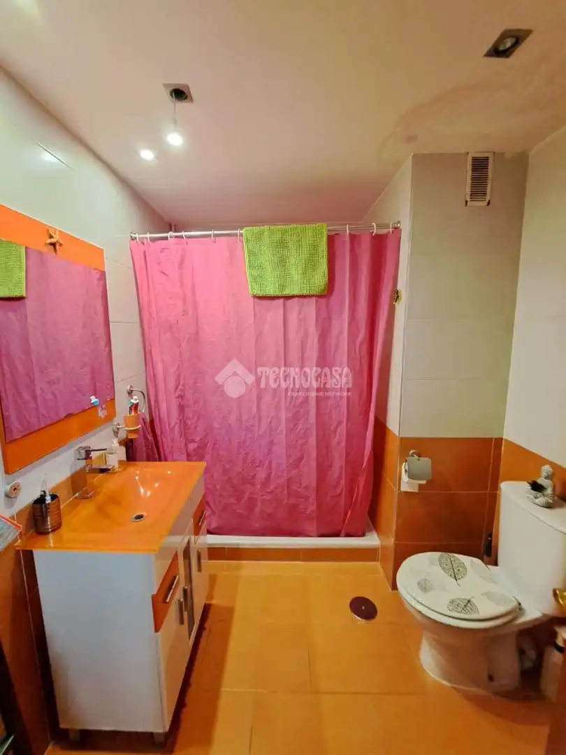 Baño de Piso en venta en Parla con Aire acondicionado, Calefacción y Terraza