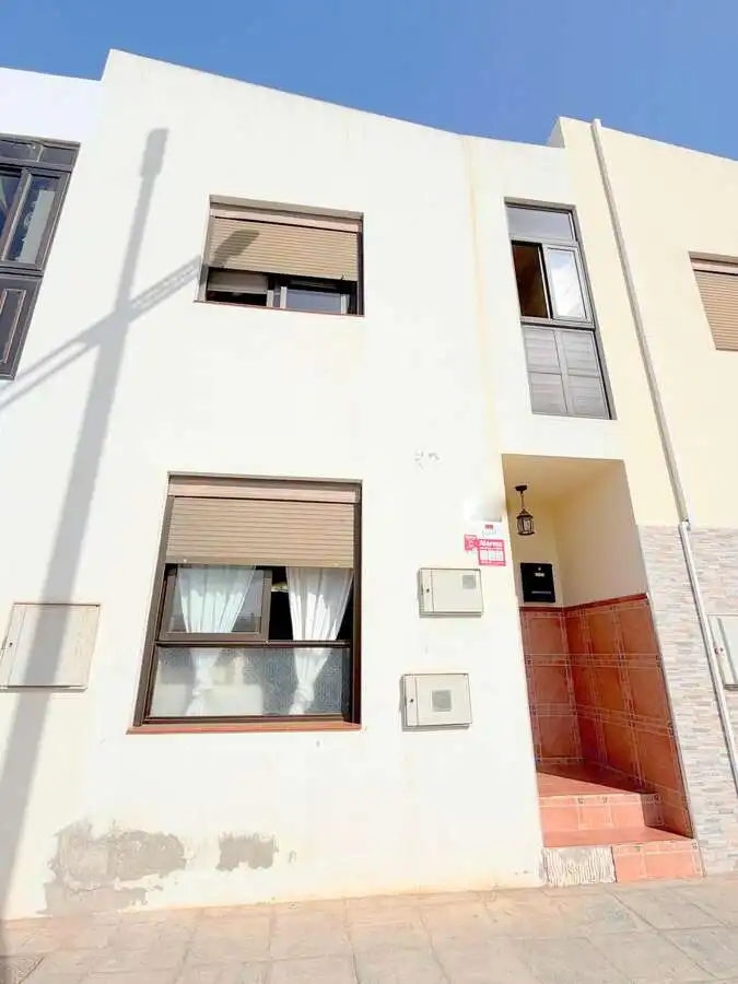 Vista exterior de Casa adosada en venta en Argana Alta - Maneje