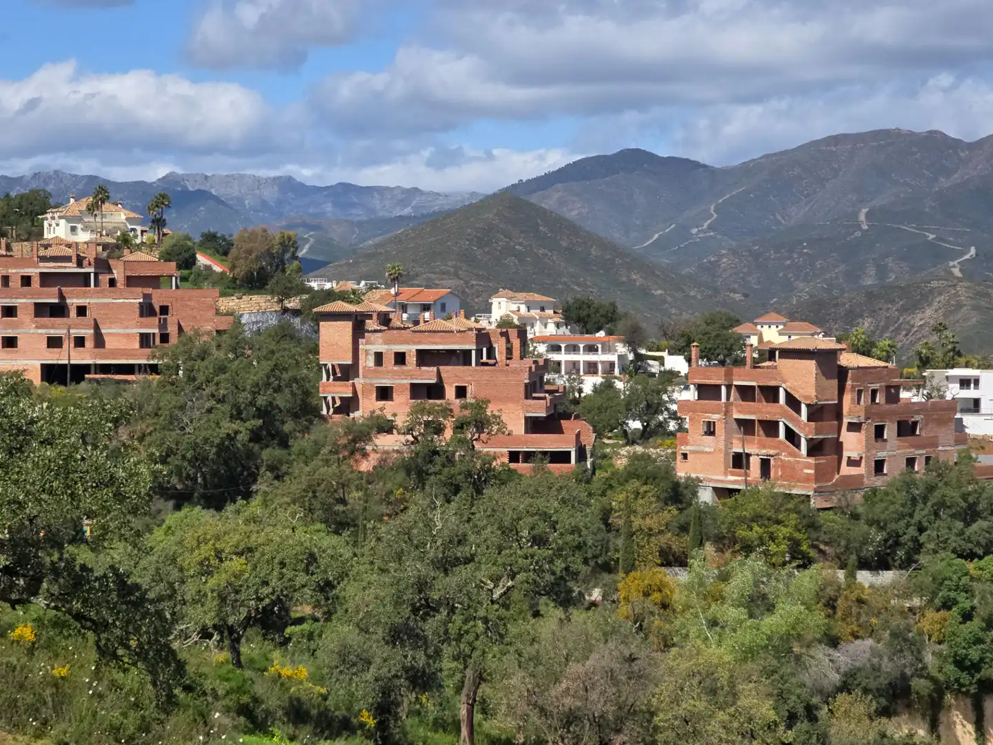 Vista exterior de Edifici en venda en Ojén amb Piscina comunitària