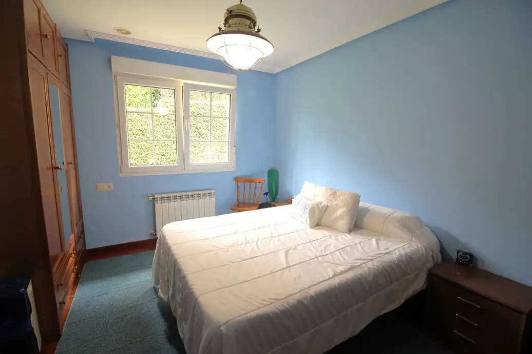 Habitación de Casa o chalet en venta en Parres con Piscina y Amueblado