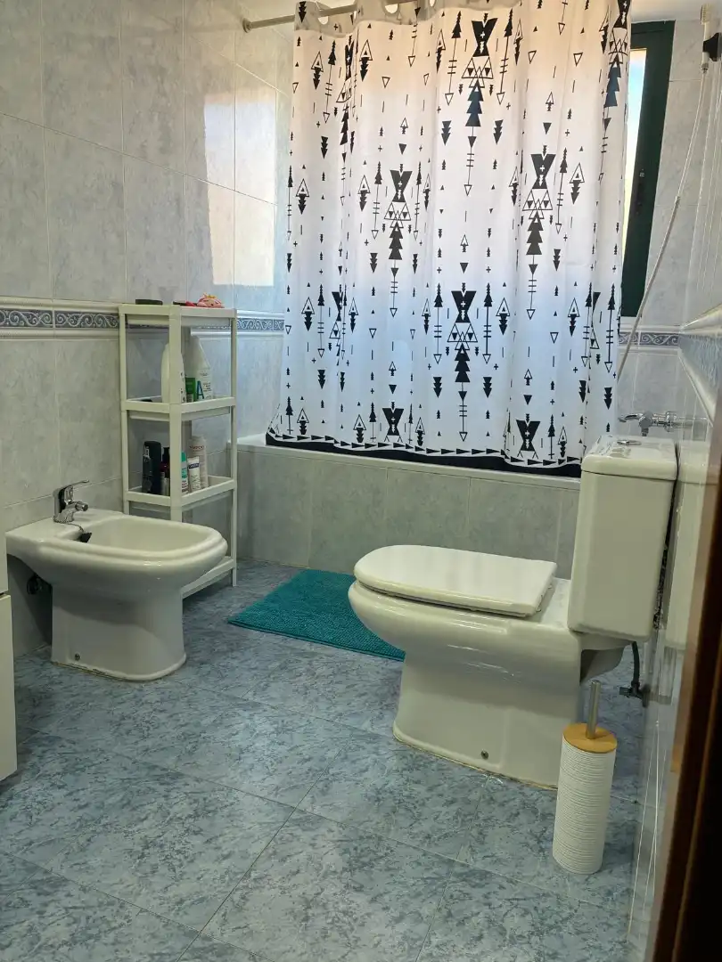 Badezimmer von Maisonette zum Verkauf in Velilla de San Antonio mit Klimaanlage, Heizung und Terrasse