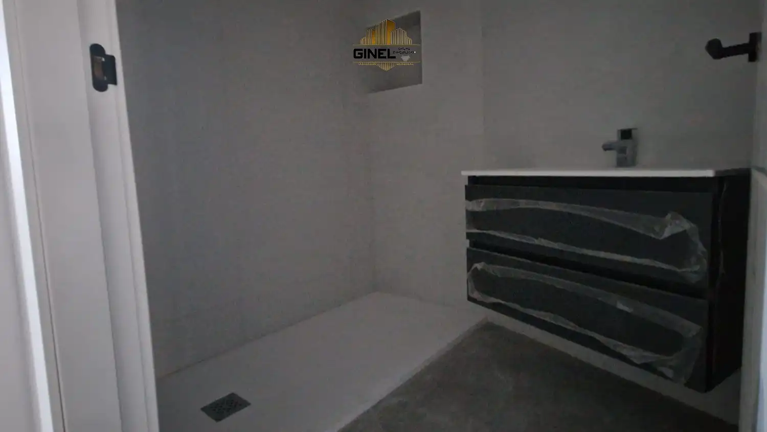 Baño de Piso de alquiler en Jaén con Aire acondicionado, Calefacción y Trastero