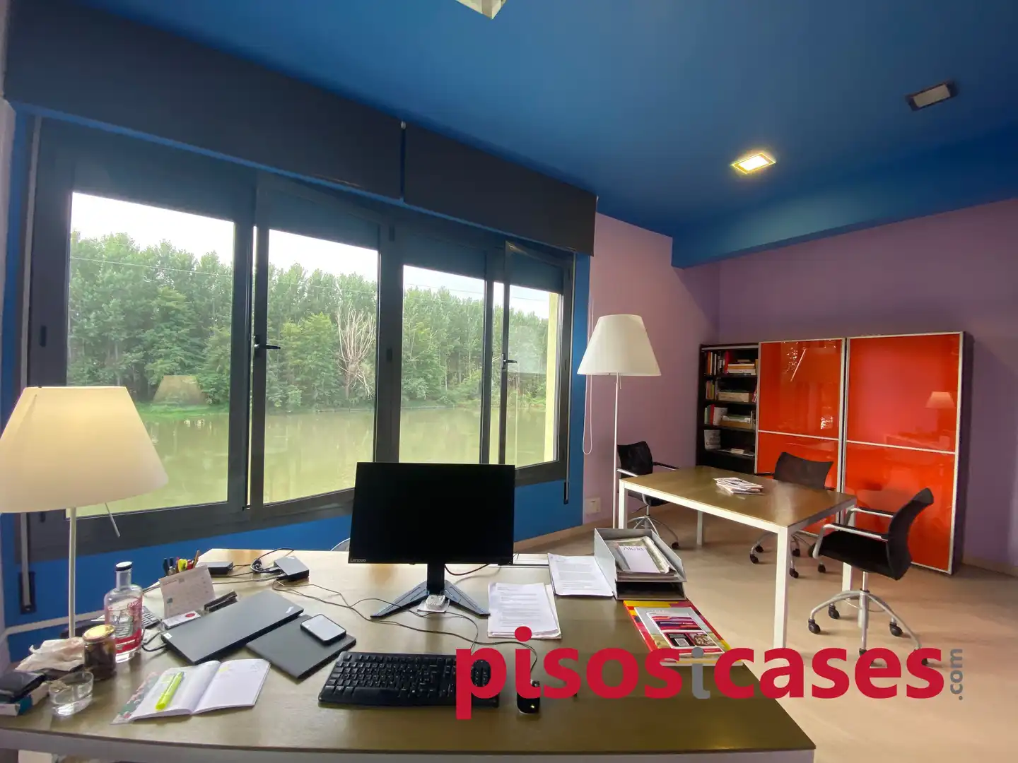 Office for rent in Manlleu  with Air Conditioner