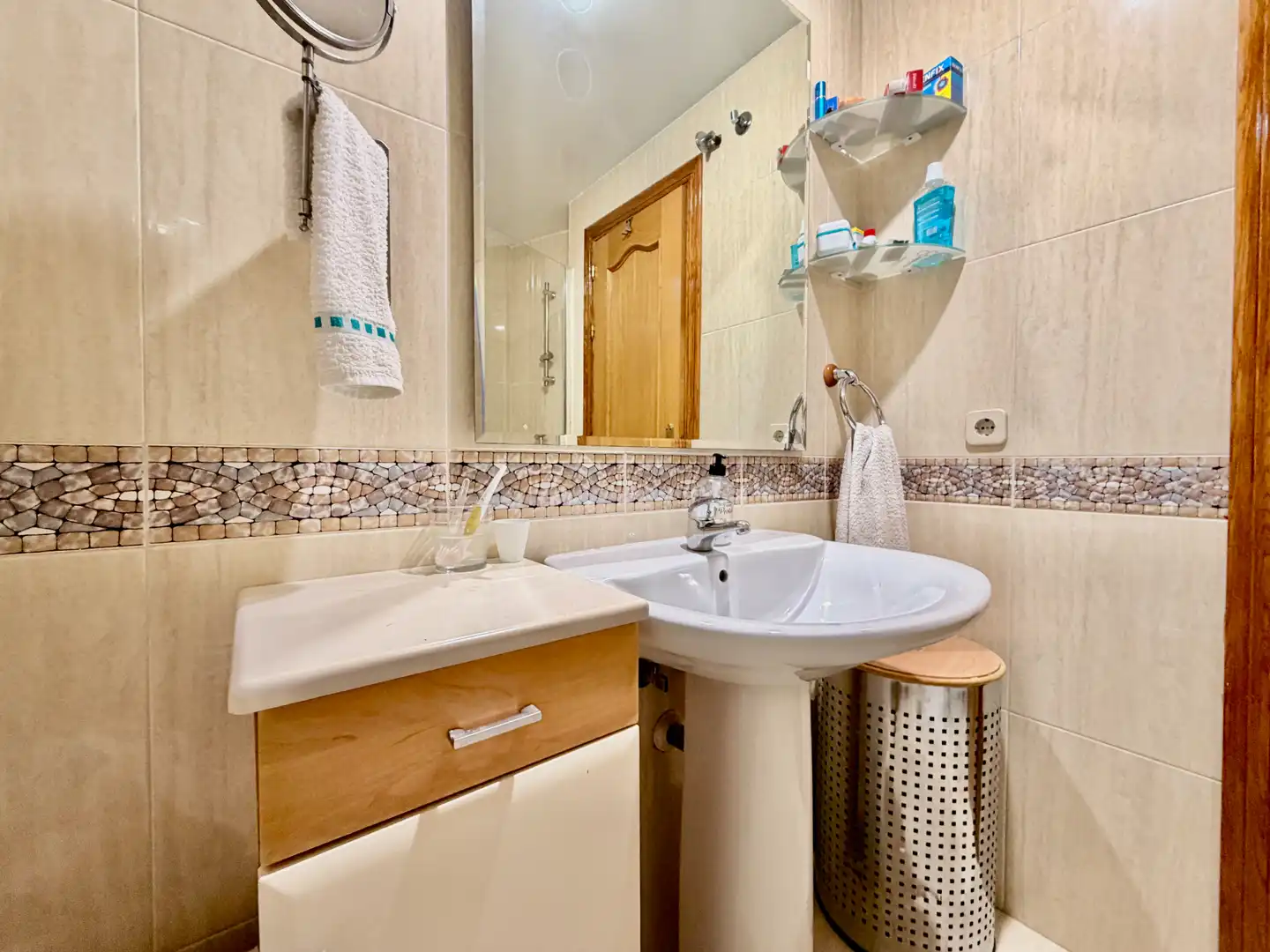 Bathroom of Flat for sale in Madrid  with Air Conditioner, Heating and Parquet flooring