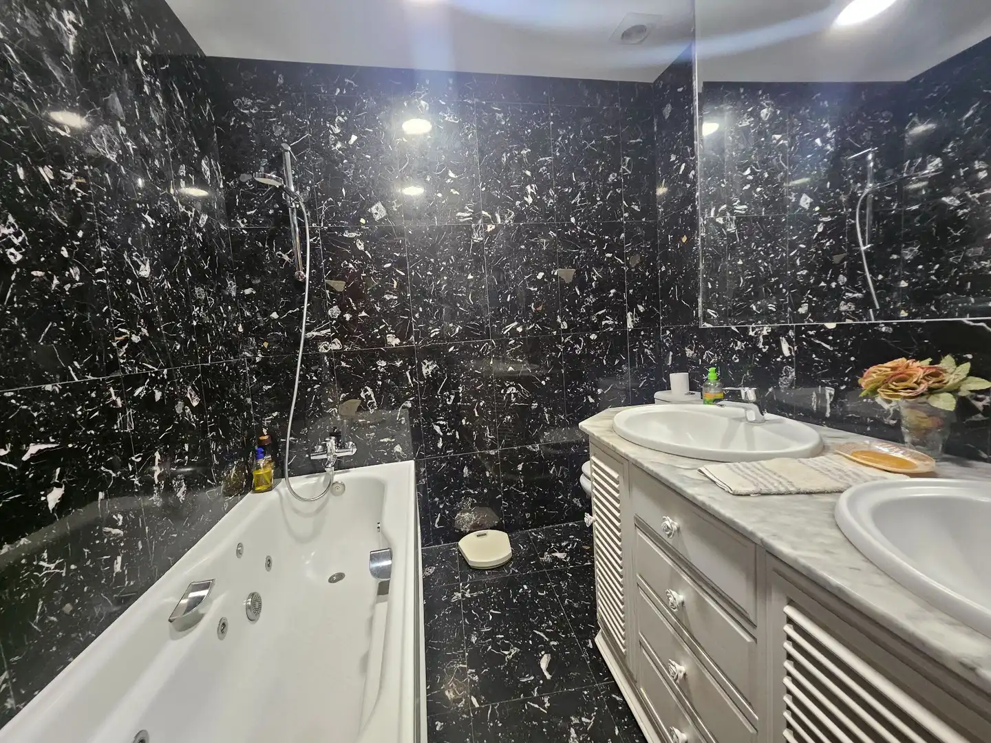 Baño de Dúplex en venta en Torrelavega  con Calefacción y Amueblado