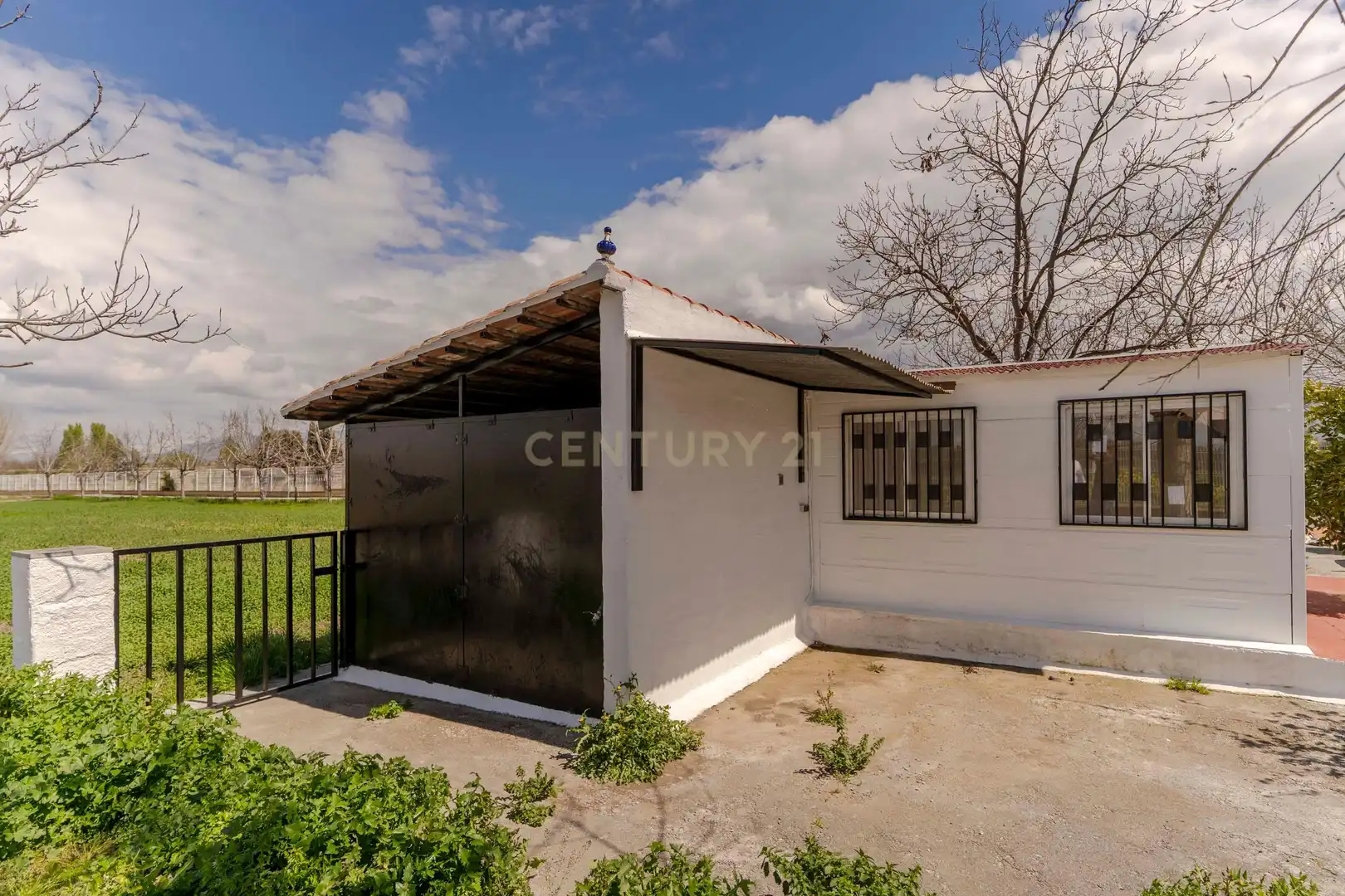 Vista exterior de Casa o xalet en venda en Granada amb Aire condicionat, Jardí privat i Traster