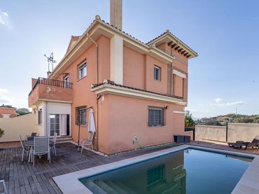 Casa aparellada amb piscina en venda a Camino DEL LORADOR