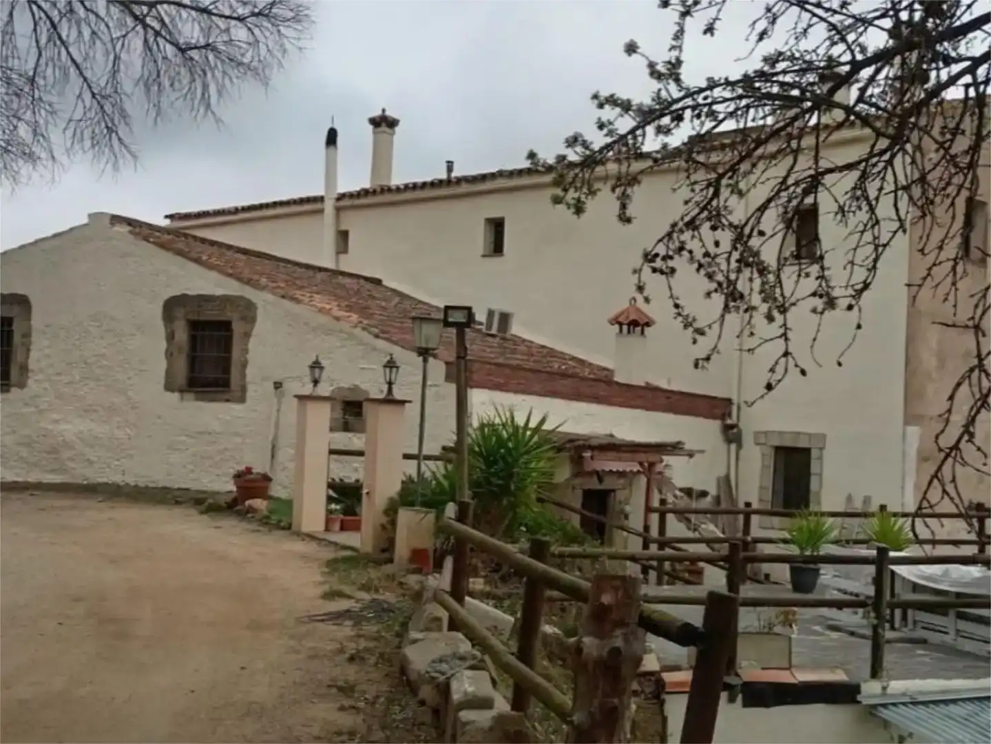 Außenansicht von Wohnung zur Miete in Pineda de Mar mit Privatgarten, Abstellraum und Möbliert