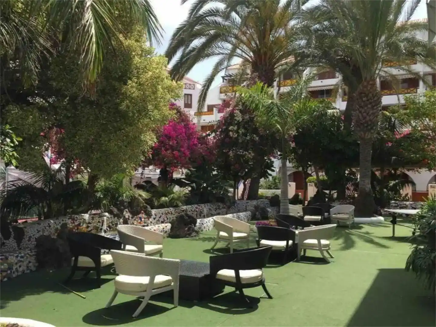 Dúplex en venta en Arona con Jardín privado, Piscina y Amueblado