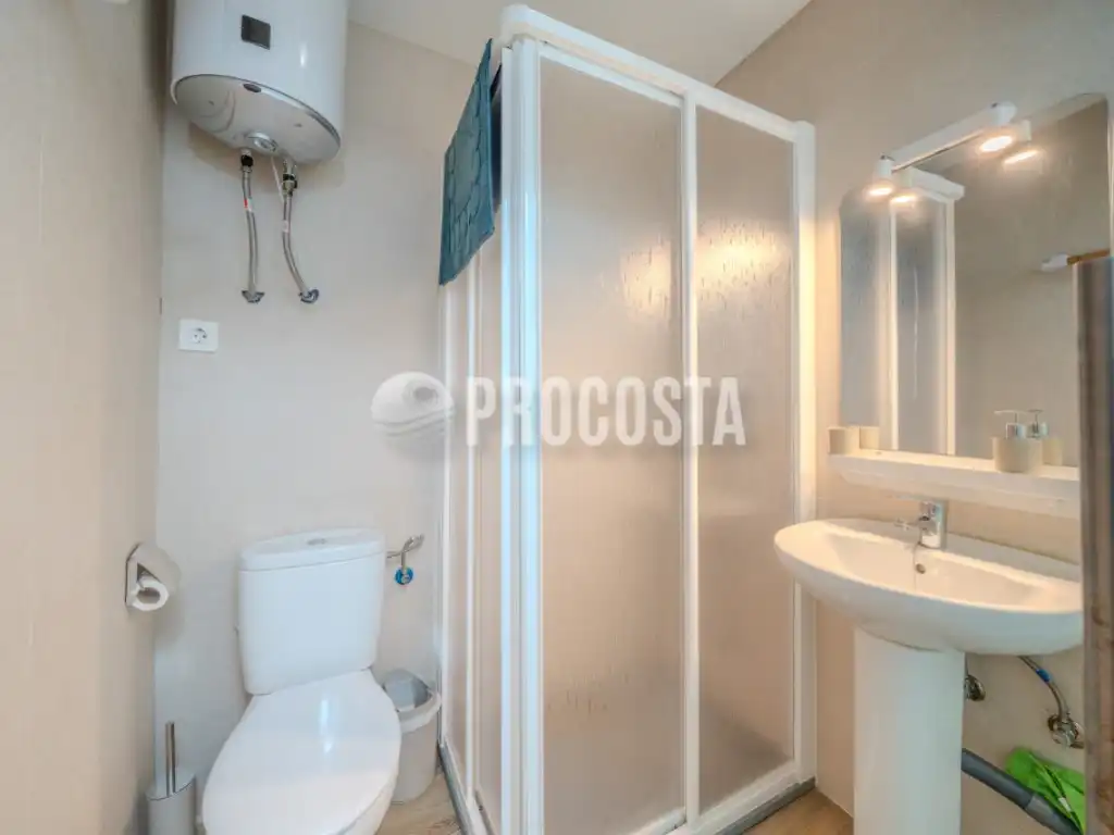 Bathroom of Detached homes for sale in Almuñécar  with Air Conditioner, Terrace and Furnished