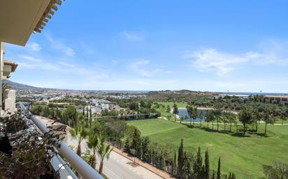 Vista exterior de Àtic en venda en Mijas amb Aire condicionat, Terrassa i Piscina