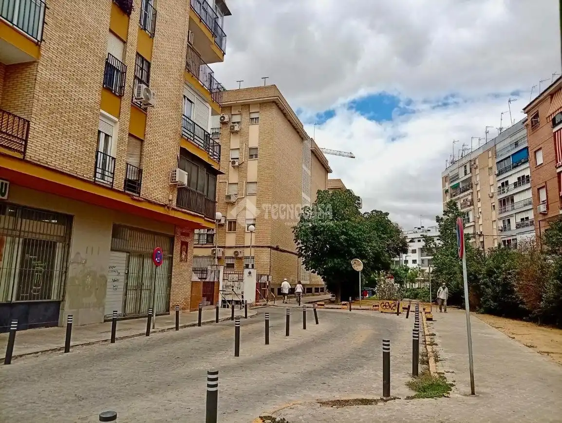 Vista exterior de Piso en venta en Sevilla