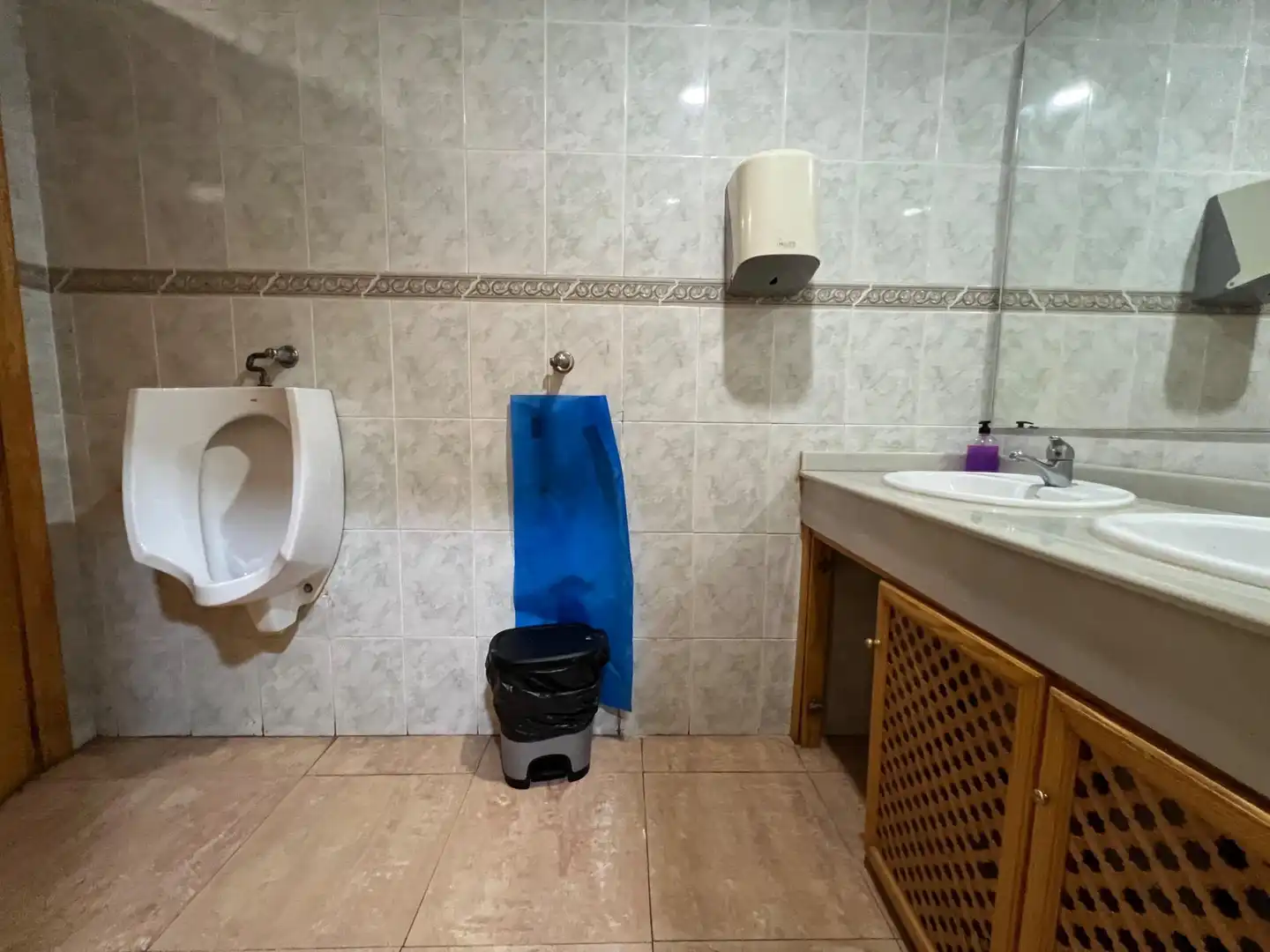 Badezimmer von Geschaftsraum zum Verkauf in Paterna mit Klimaanlage und Möbliert