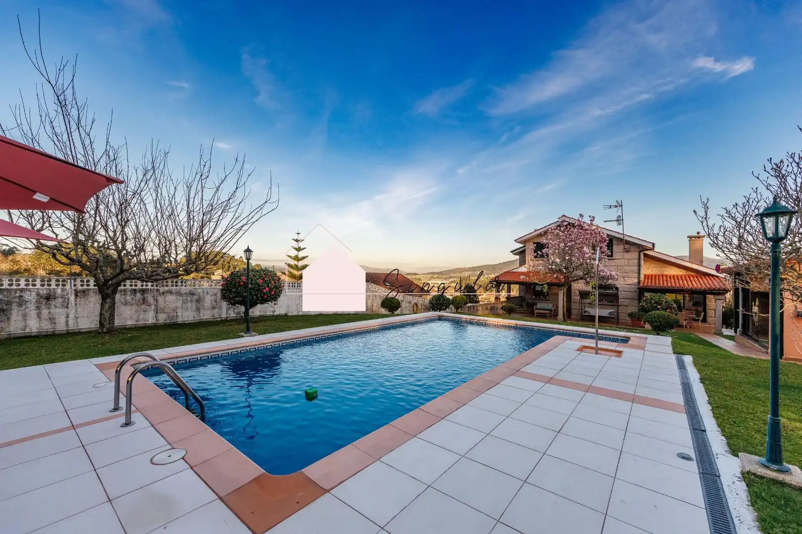 Schwimmbecken von Haus oder Chalet zum Verkauf in Tui mit Heizung, Abstellraum und Schwimmbad