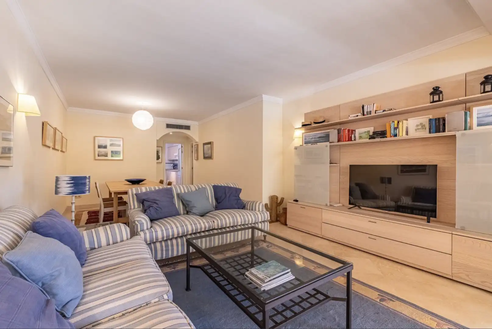 Wohnzimmer von Wohnungen zum Verkauf in Marbella mit Klimaanlage, Terrasse und Abstellraum