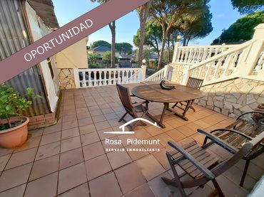 Casa amb piscina en venda a Carrer Ronda Goba