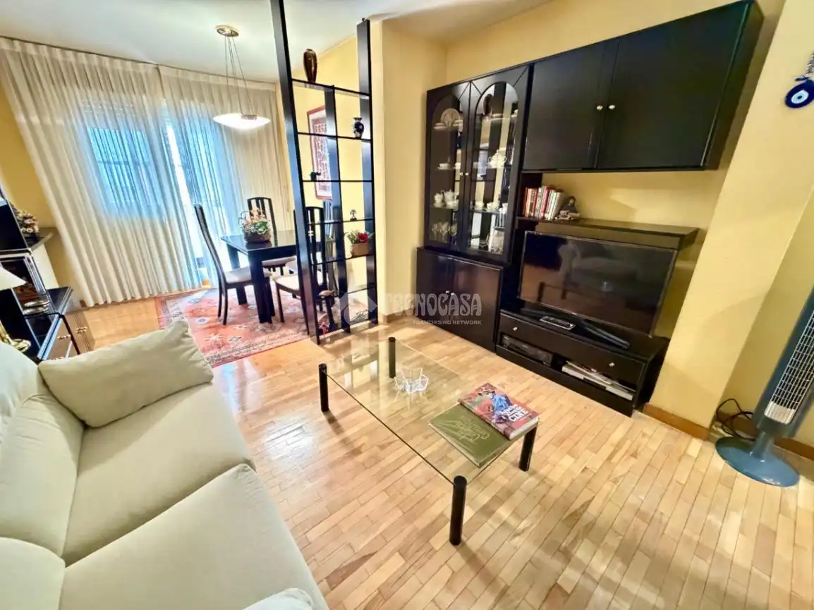 Living room of Flat for sale in León Capital   with Heating, Parquet flooring and Terrace
