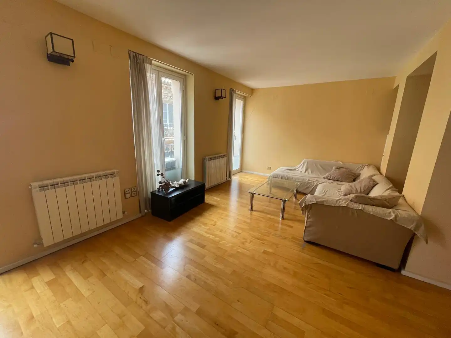 Sala de estar de Apartamento de alquiler en Zaragoza con Aire acondicionado, Calefacción y Parquet