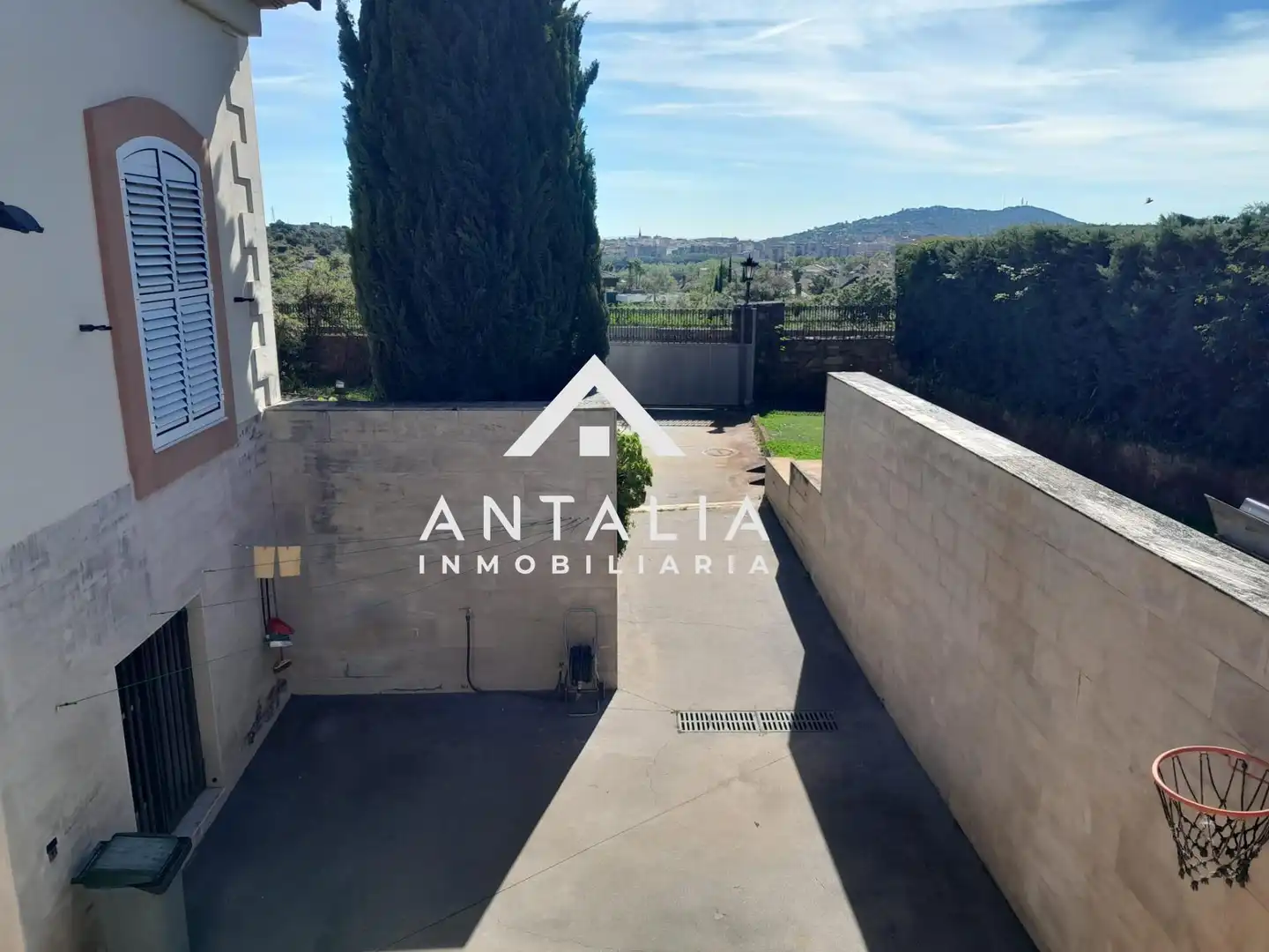 Vista exterior de Casa o xalet en venda en Cáceres amb Aire condicionat, Calefacció i Terrassa