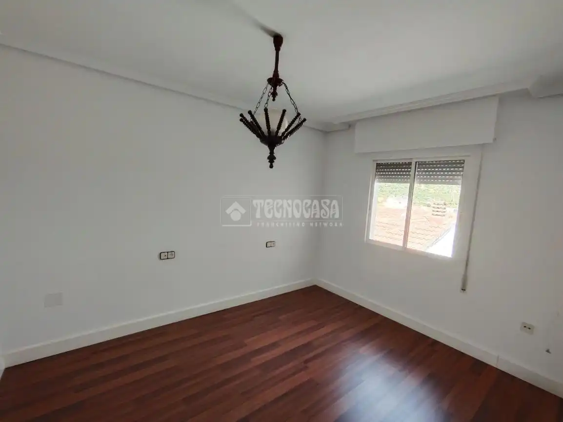 Dormitori de Casa adosada en venda en Mengíbar amb Piscina