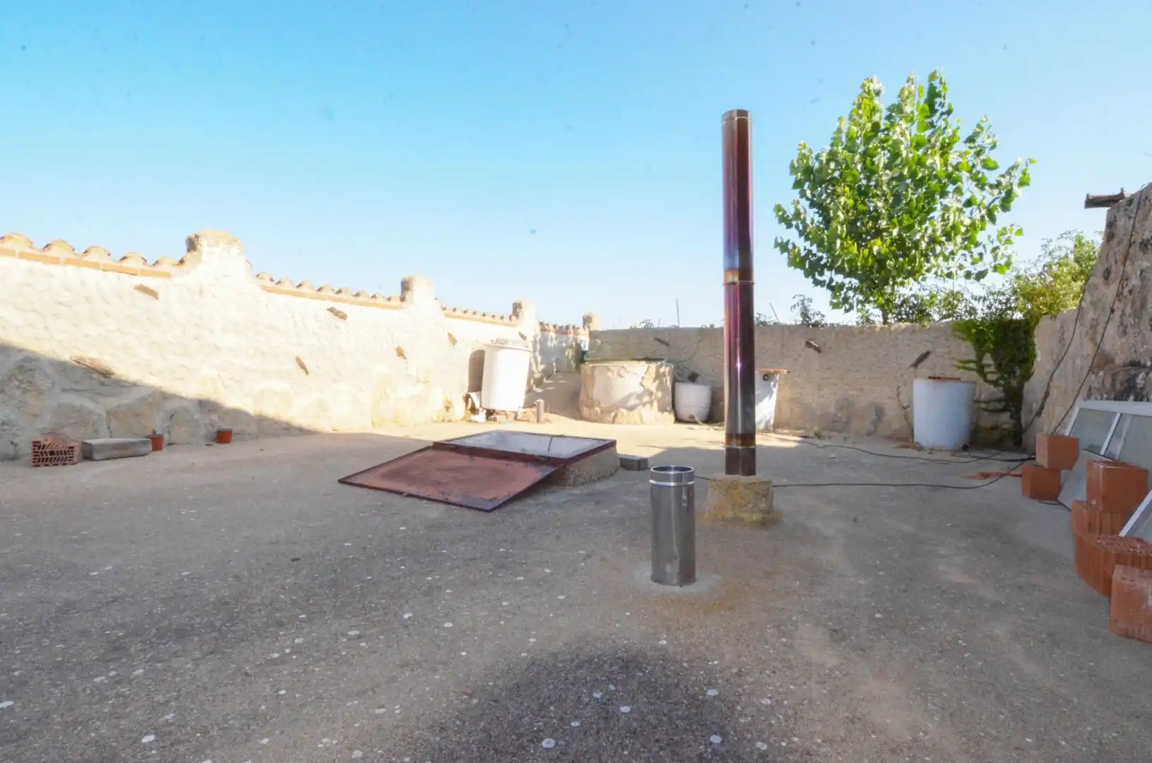 Exterior view of Industrial buildings for sale in Calvarrasa de Arriba