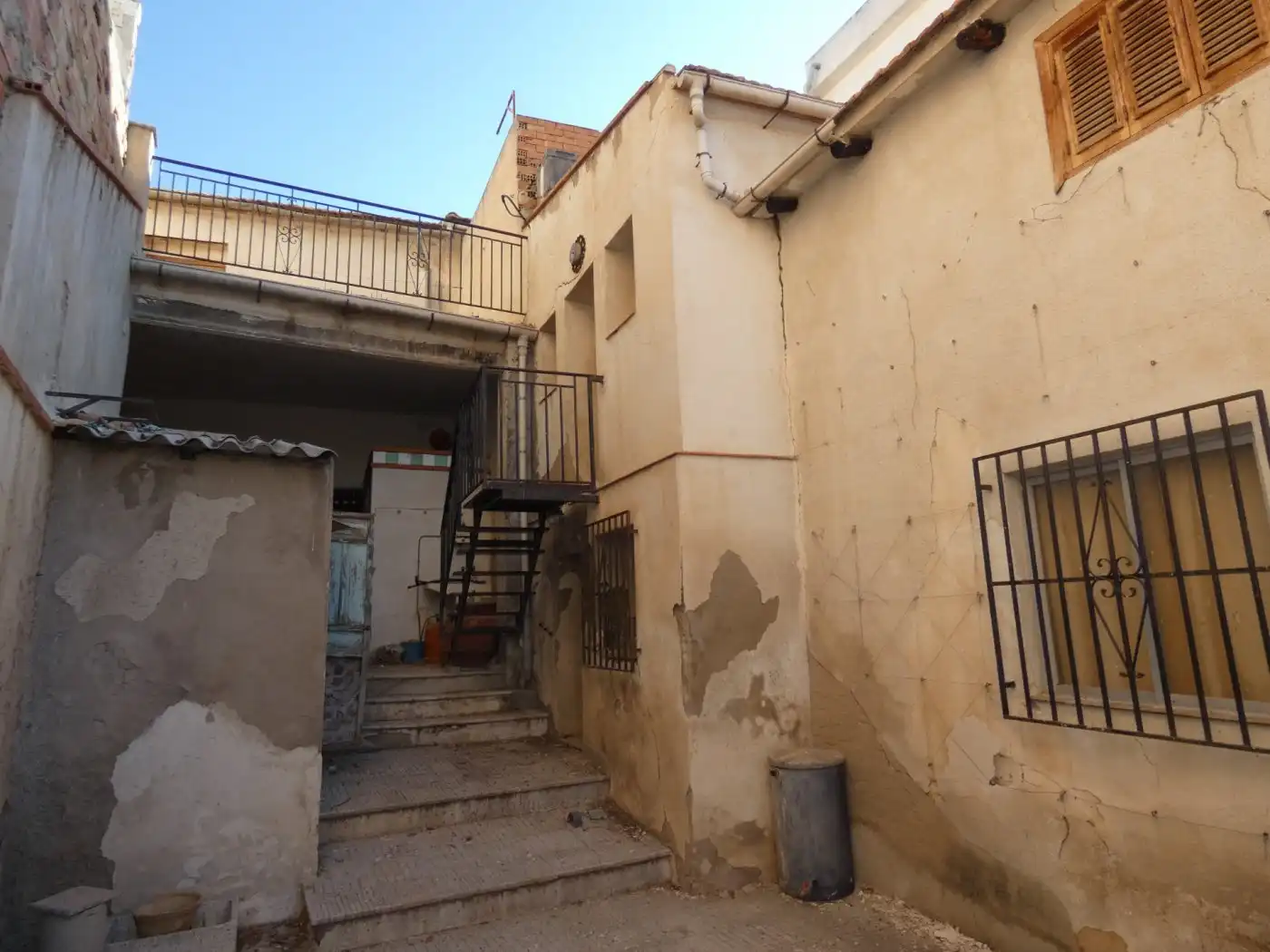 Außenansicht von Einfamilien-Reihenhaus zum Verkauf in Molina de Segura mit Terrasse