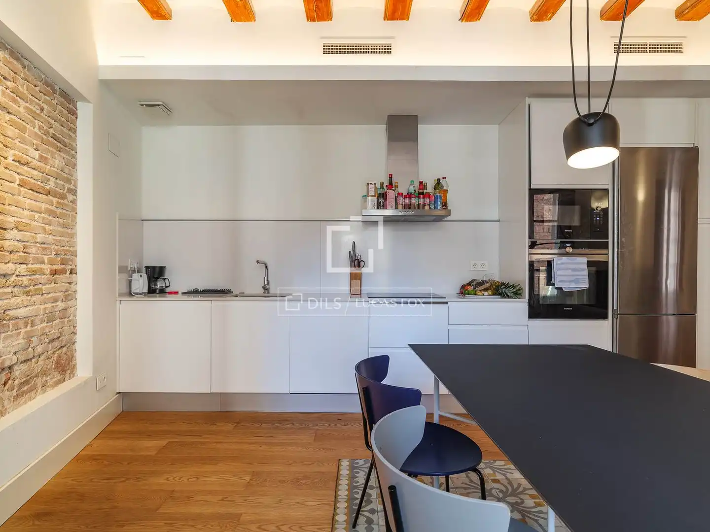 Cuina de Pis en venda en Barcelona amb Aire condicionat, Terrassa i Moblat