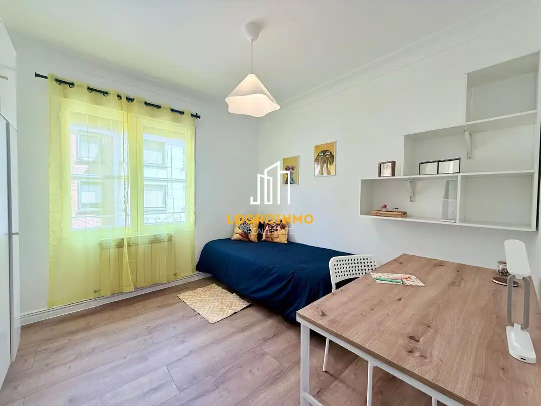 Bedroom of Flat for sale in  Logroño  with Heating, Storage room and Furnished