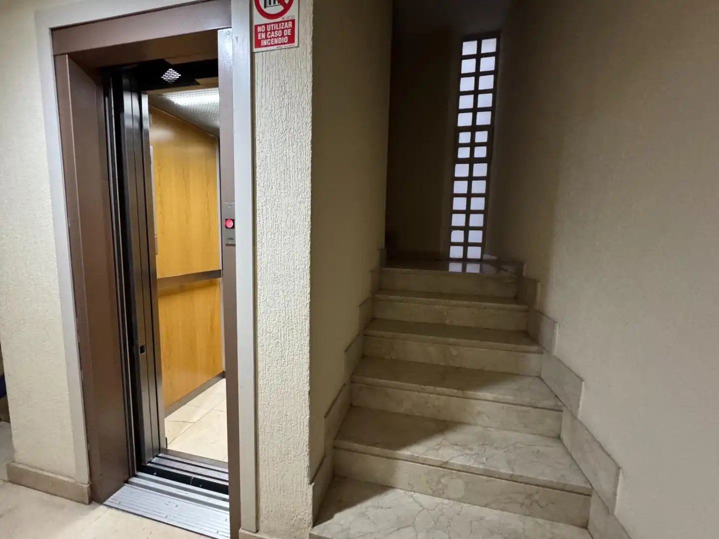 Flat for sale in Madrid  with Air Conditioner, Private garden and Parquet flooring