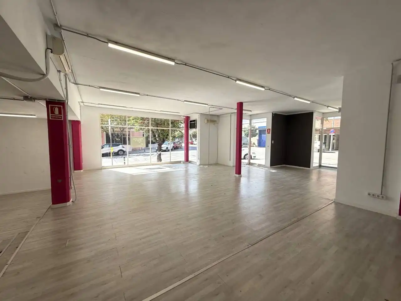 Local comercial en venda a Llevant, imagen 11