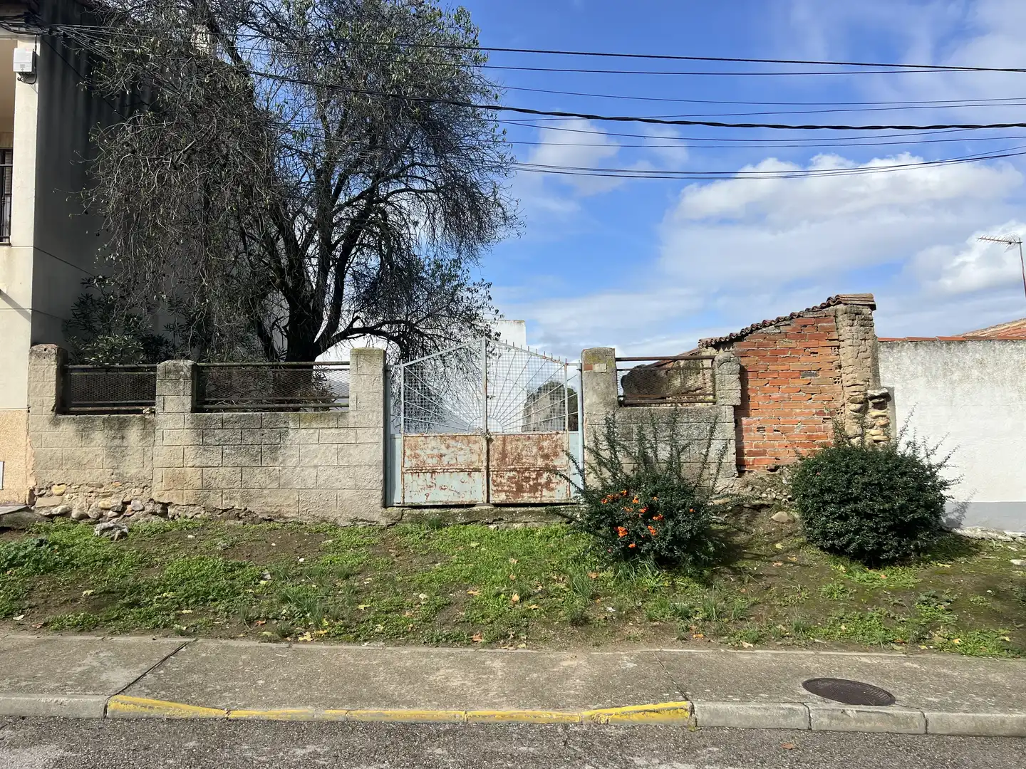 Terreny residencial en venda a Calle Uceda 11