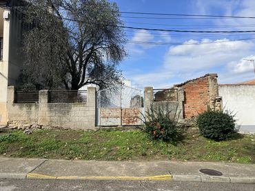Terreny residencial en venda a Calle Uceda 11