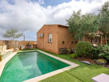 Detached house with pool for sale in Begur pueblo