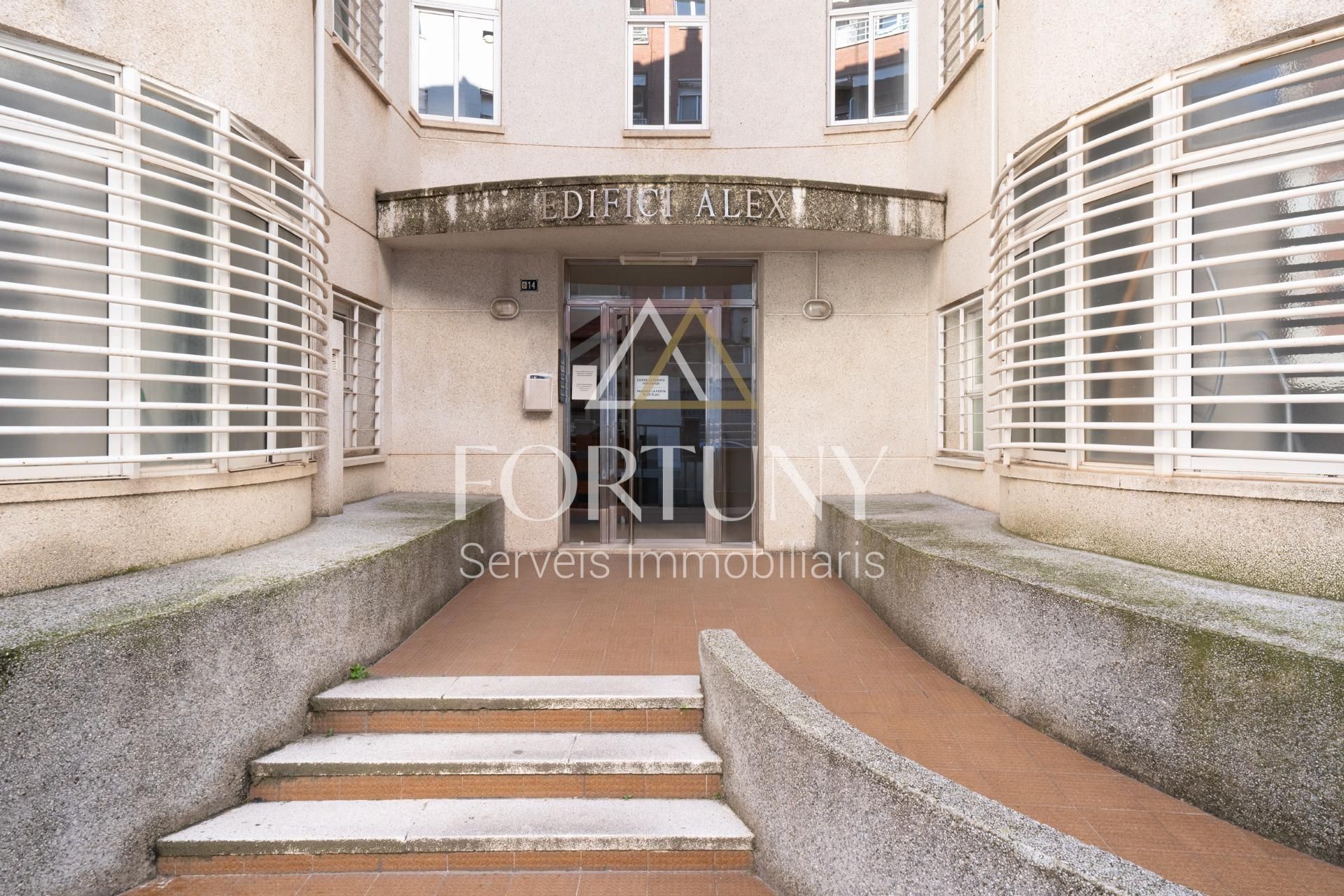Vista exterior de Planta baixa en venda en Reus amb Parquet, Terrassa i Balcó