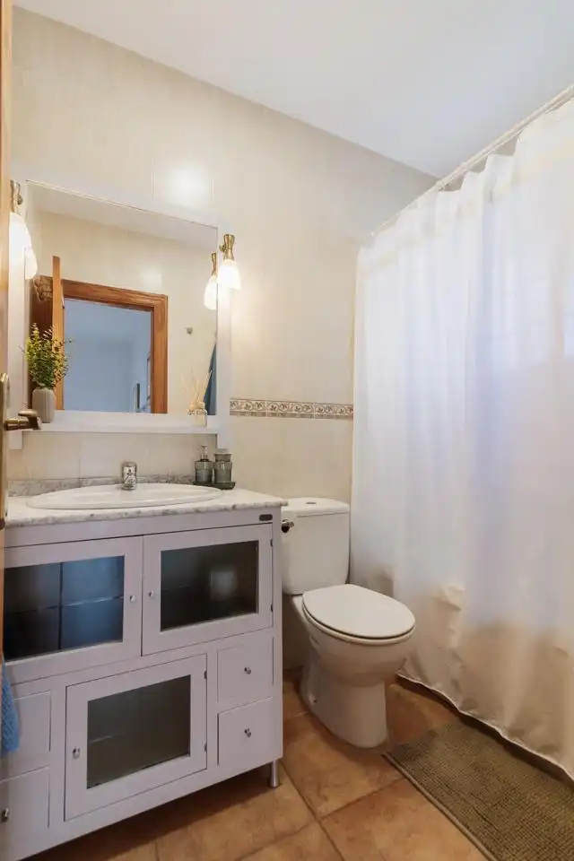 Baño de Dúplex en venta en Nerja con Aire acondicionado, Terraza y Trastero
