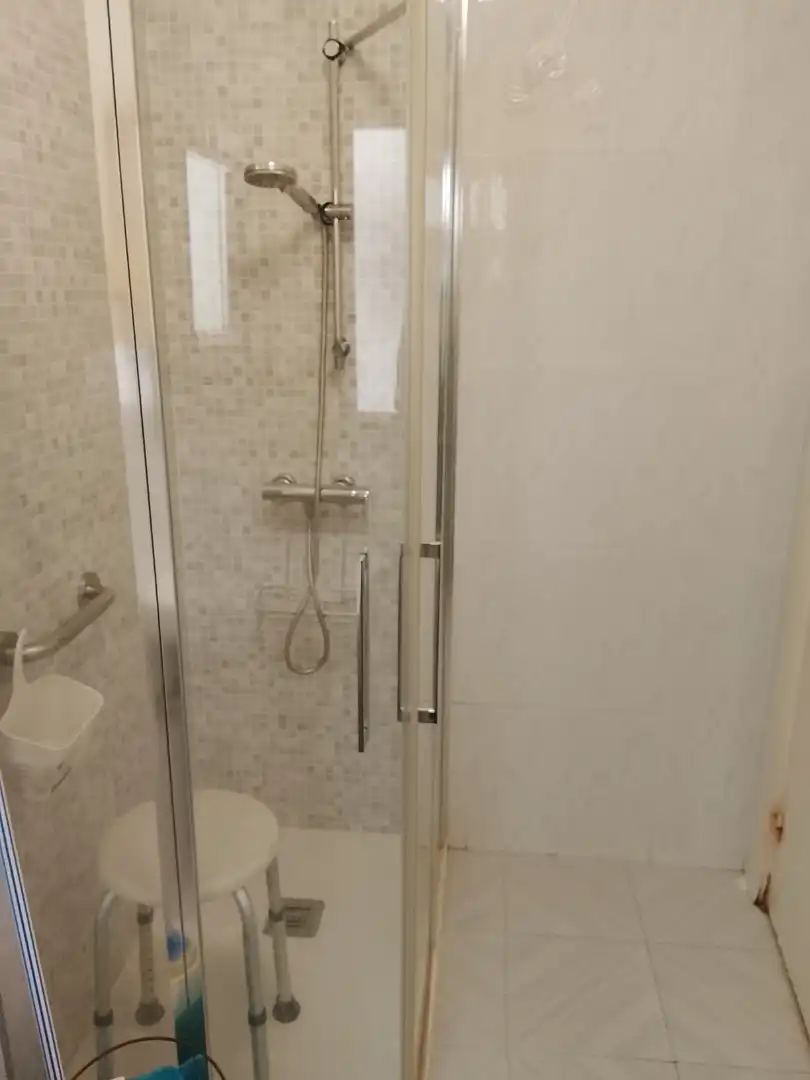 Badezimmer von Wohnung zum Verkauf in Erandio