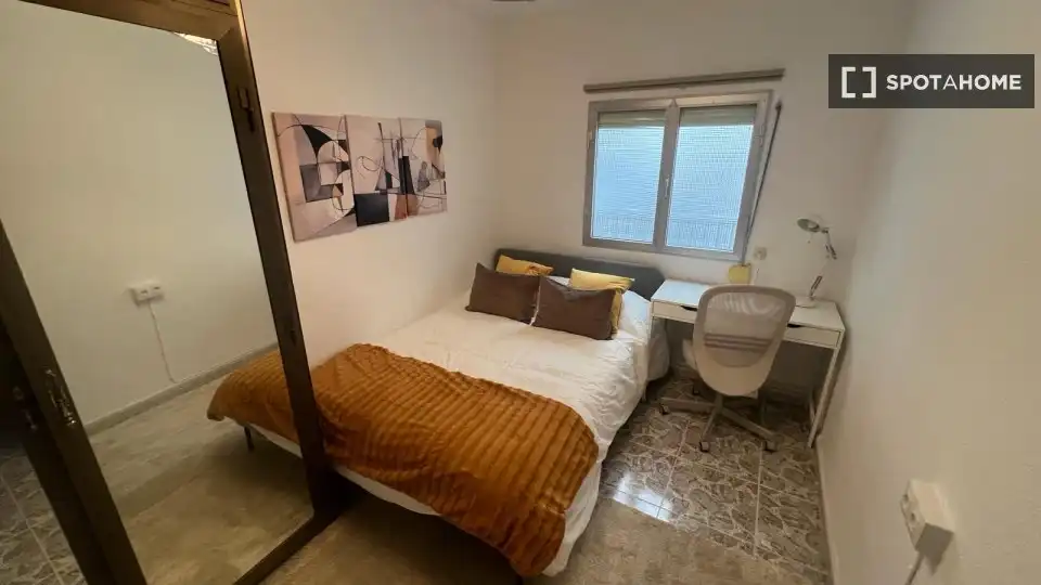 Habitación de Piso de alquiler en Málaga con Aire acondicionado, Calefacción y Amueblado