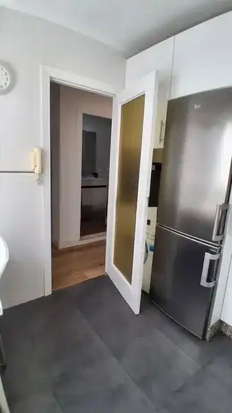 Cuina de Apartament en venda en Gijón  amb Calefacció, Moblat i Balcó
