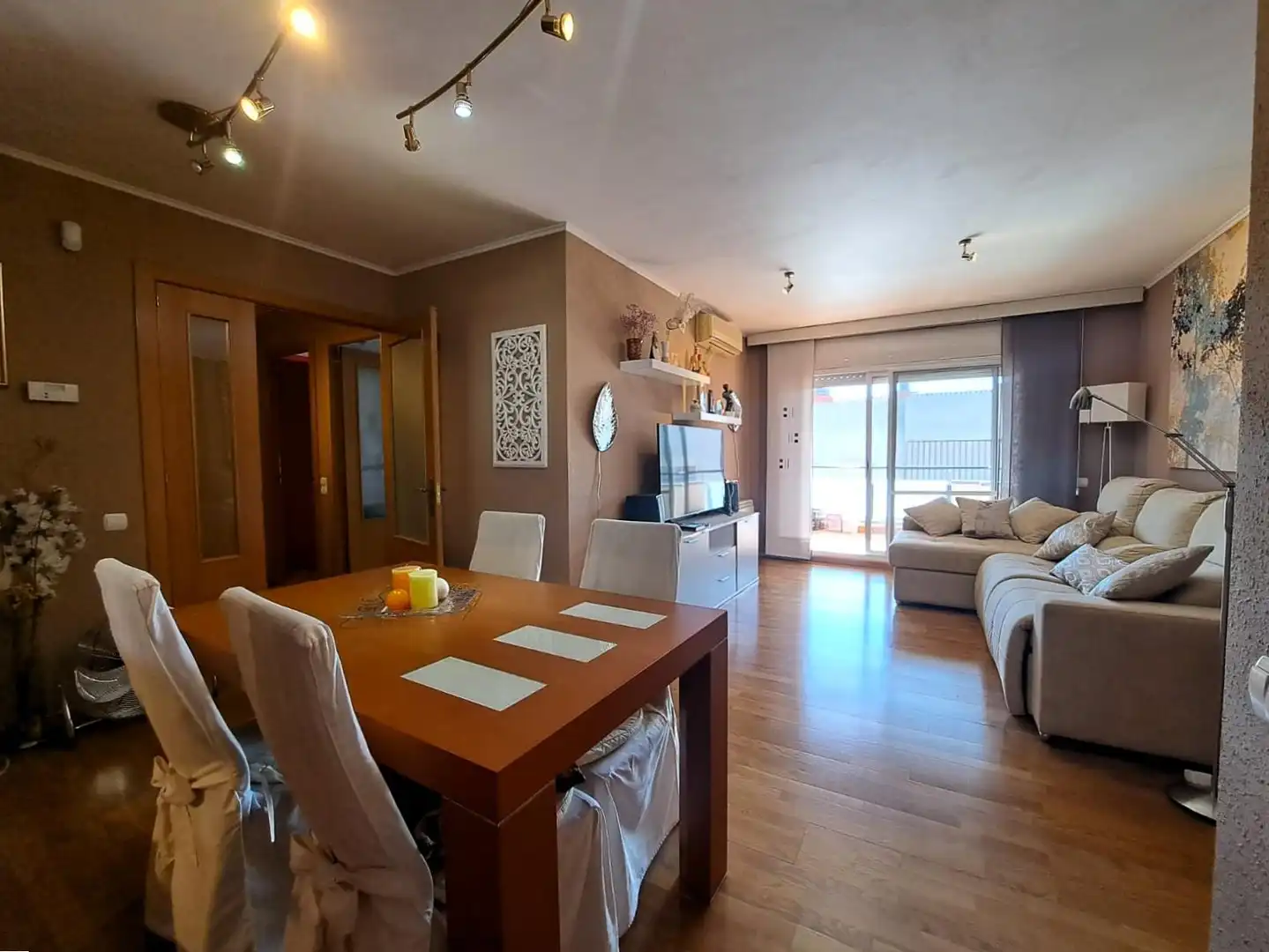Sala de estar de Dúplex en venta en Olesa de Montserrat con Aire acondicionado, Calefacción y Jardín privado