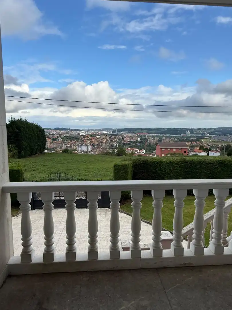 Vista exterior de Casa o xalet en venda en Corvera de Asturias amb Calefacció, Jardí privat i Terrassa