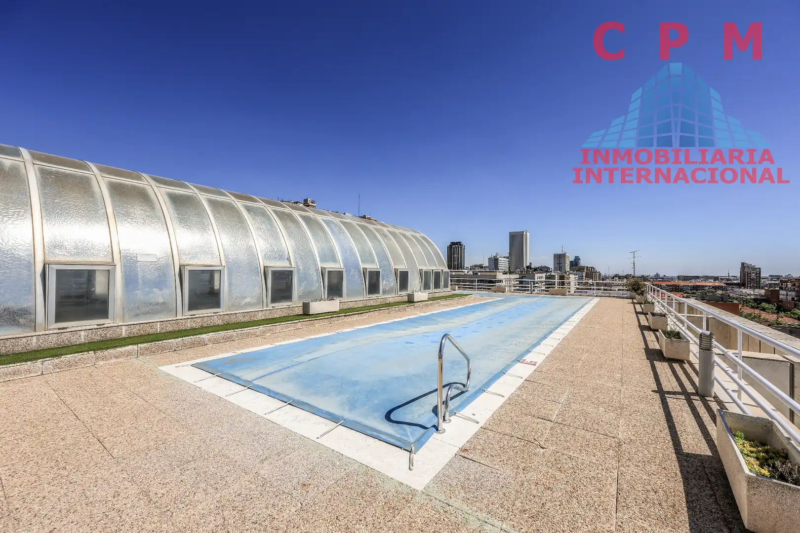 Schwimmbecken von Wohnung zur Miete in Madrid mit Klimaanlage, Heizung und Parkett