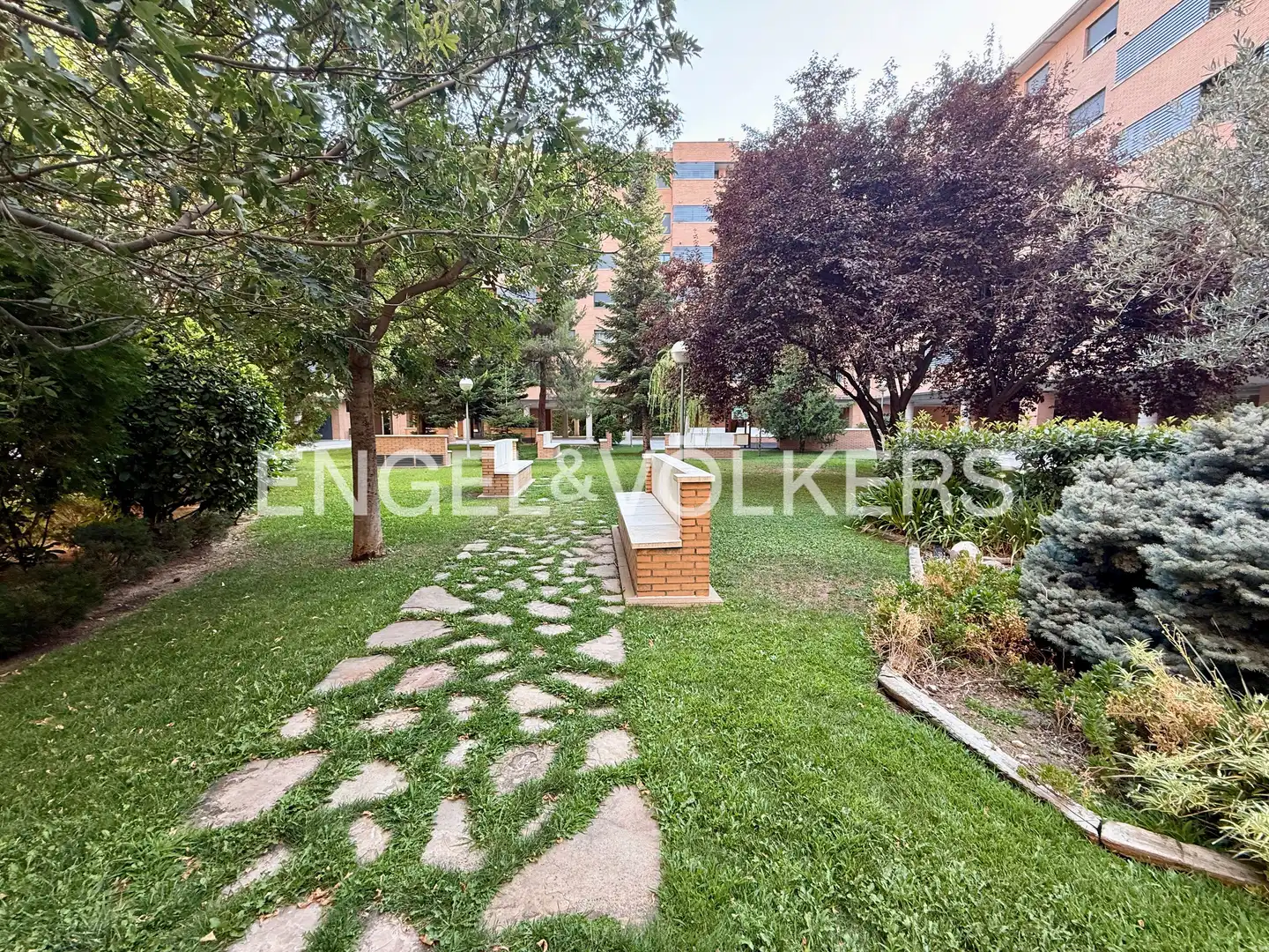 Außenansicht von Wohnung zur Miete in Madrid mit Klimaanlage, Heizung und Parkett