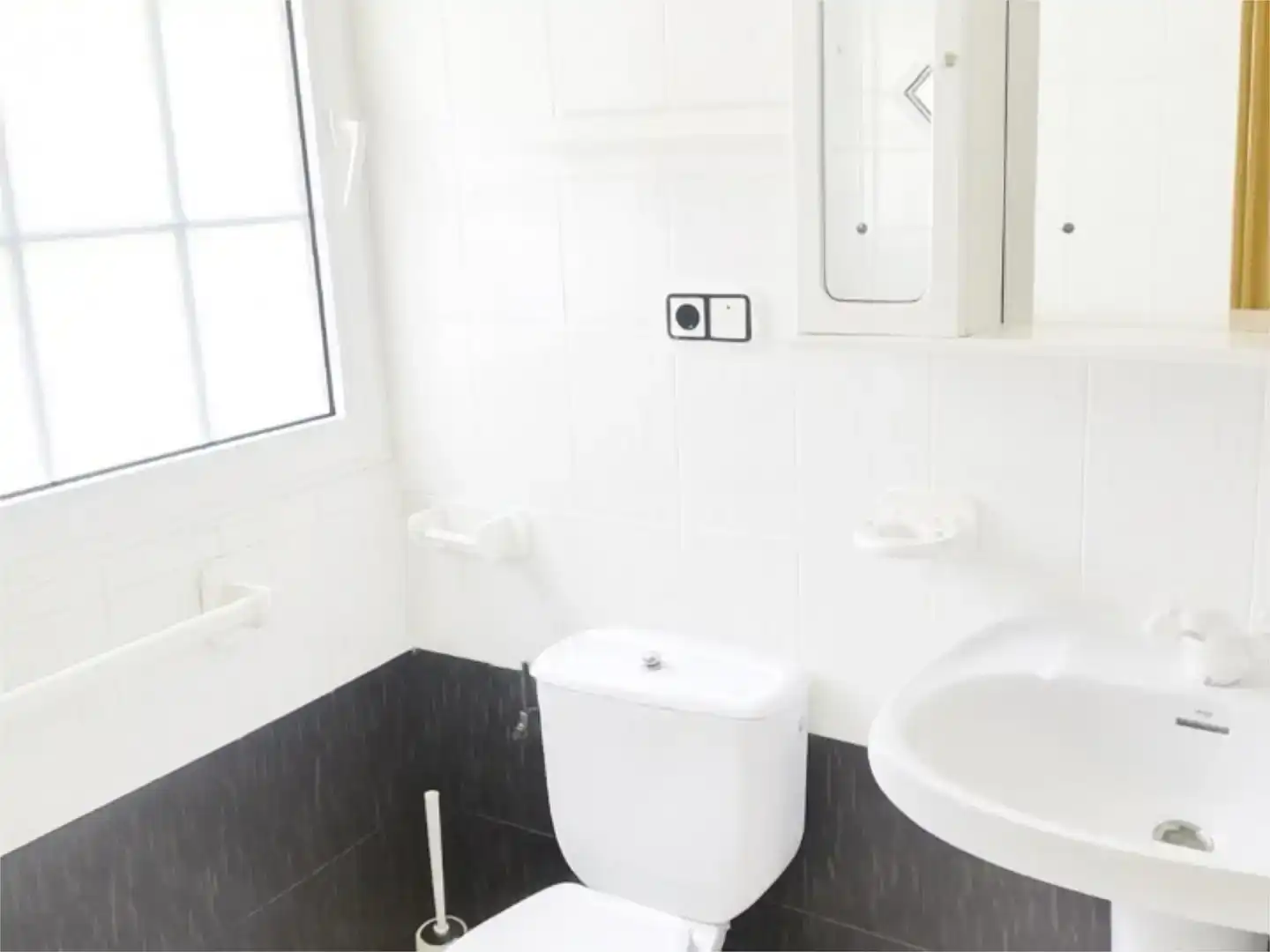 Bathroom of Flat for sale in Sariegos, León