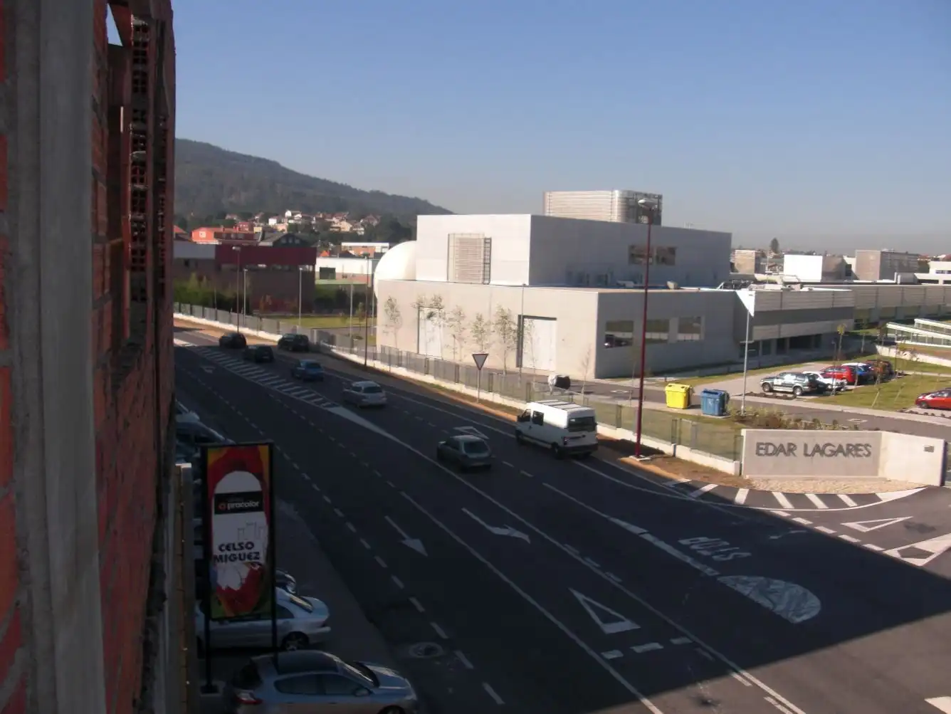 Vista exterior de Nau industrial en venda en Vigo 