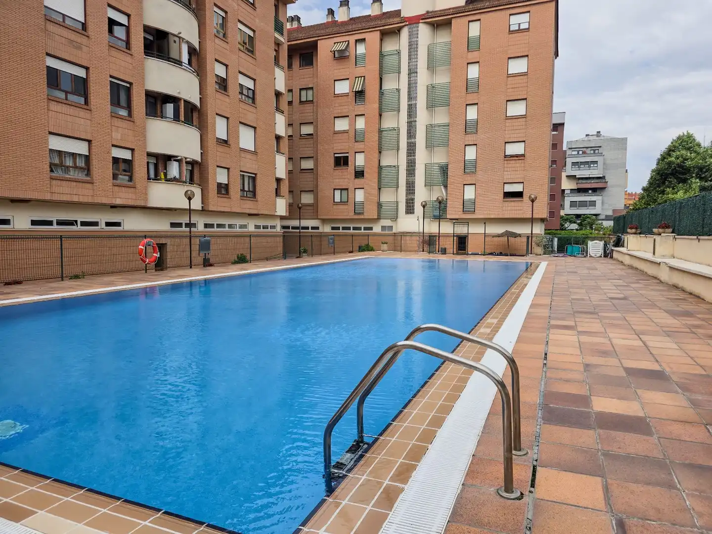 Piscina de Piso en venta en  Logroño con Calefacción, Trastero y Piscina comunitaria