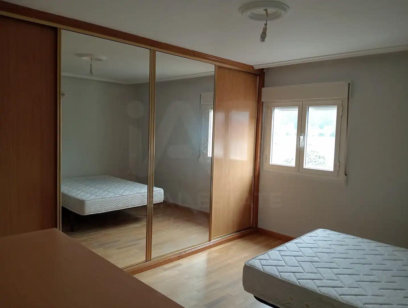 Schlafzimmer von Wohnung zur Miete in Sariegos mit Heizung und Terrasse