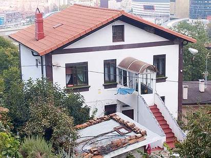 Vista exterior de Casa o xalet en venda en Bilbao  amb Calefacció, Jardí privat i Traster