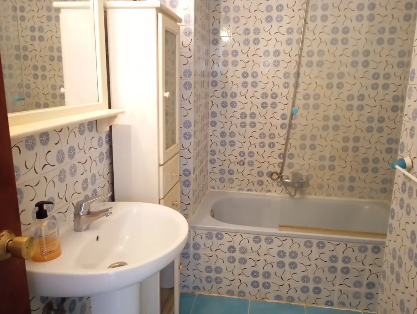 Baño de Piso en venta en Málaga con Amueblado, Horno y Lavadora
