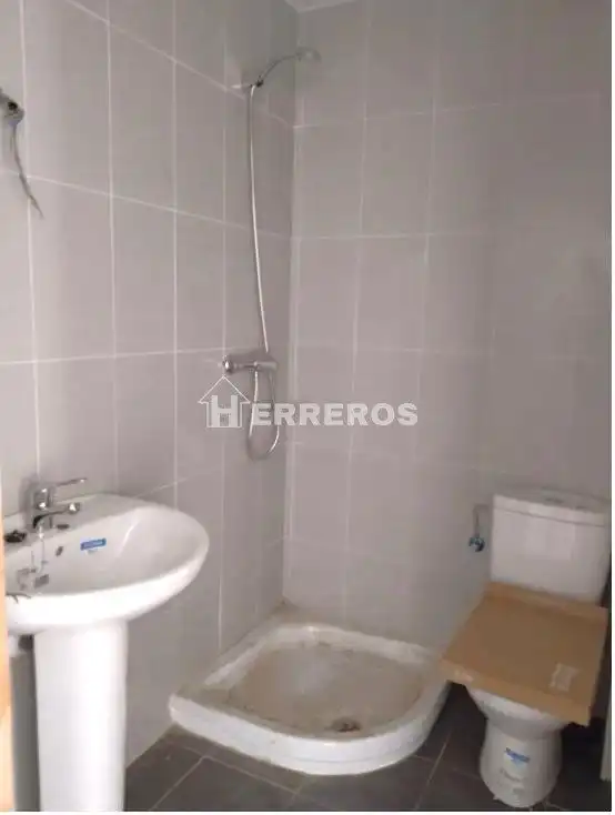 Piso con ascensor en venta en Lardero, imagen 3